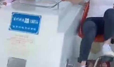 小姐姐晕船呕吐实拍图,小姐姐呕吐实拍,航海不适的真实写照