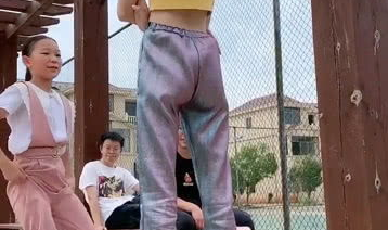 大姐姐打小姐姐,温馨互动中的温馨瞬间