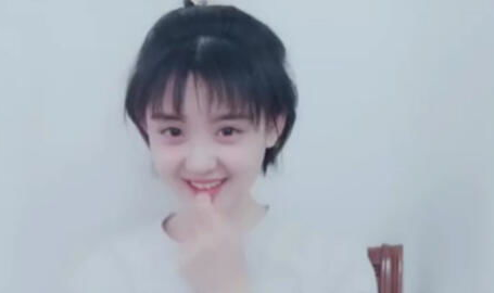 客服小姐姐圆脸,甜美笑容，温暖人心”